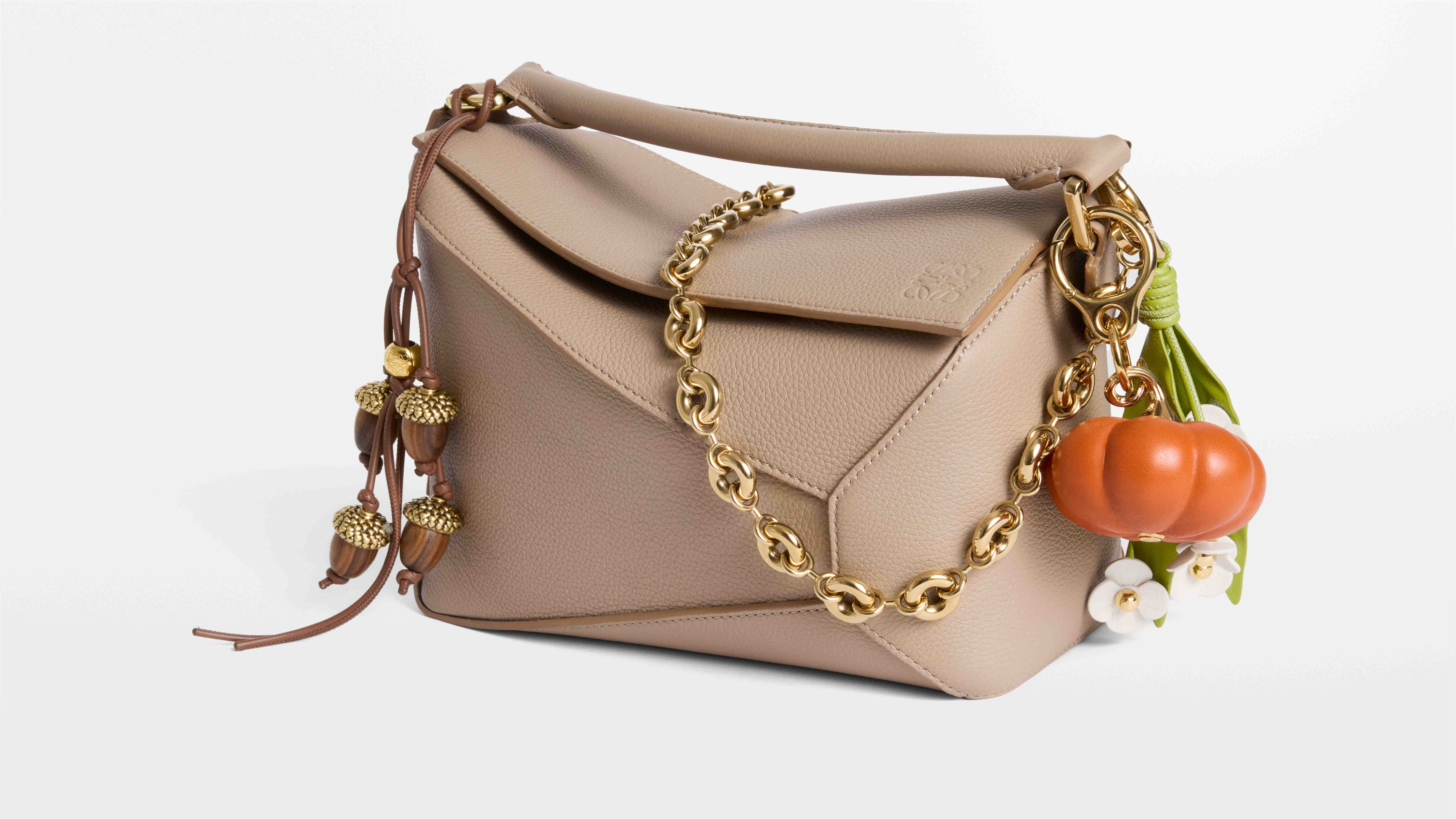 ロエベ　LOEWE チャーム　タッセル付きチャーム　ストラップ ロエベ LOEWE チャーム タッセル付きチャーム ストラップ LOEWE